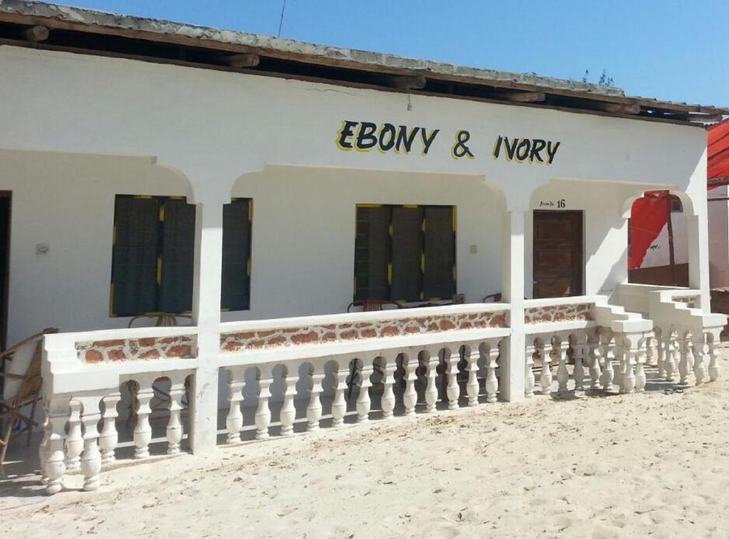 Ebony & Ivory Beach Bungalows Nungwi Exterior photo